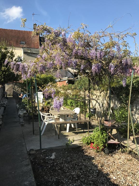 Gite Ancien Relais De Saint-Jacques La Roche-Guyon Exterior foto